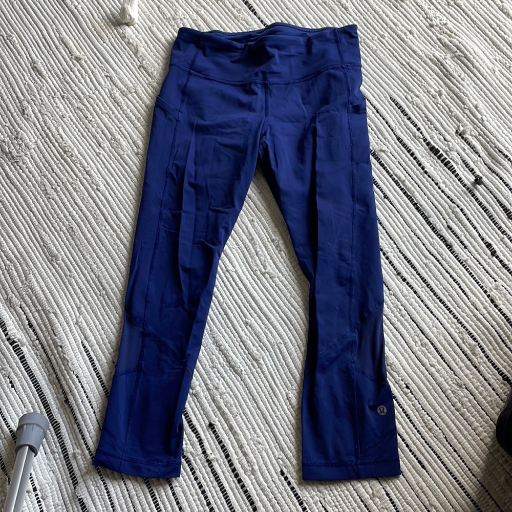 Lulu lemon size 6